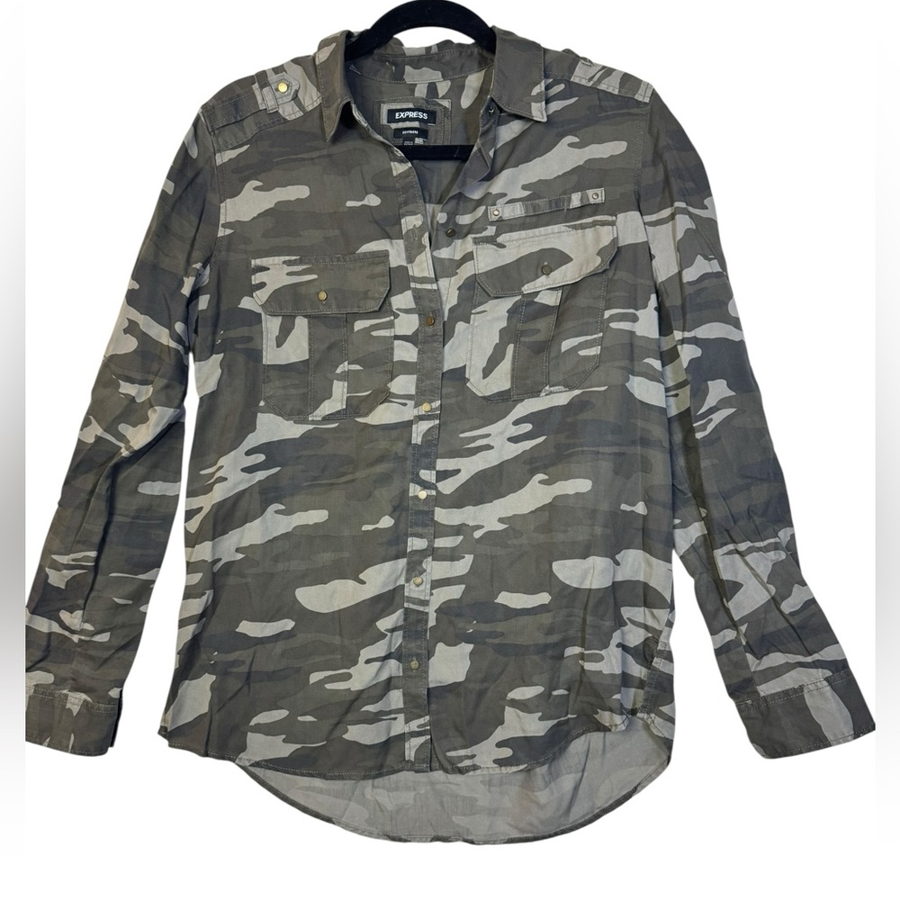 Express Boyfriend Camo Button Down Shirt‎ Women’s Small
